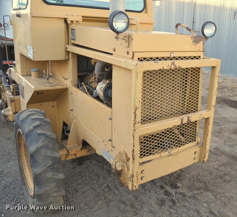 image for item L5061 1990 Caterpillar CP-323 single drum roller