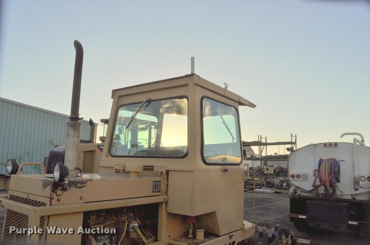 image for item L5061 1990 Caterpillar CP-323 single drum roller