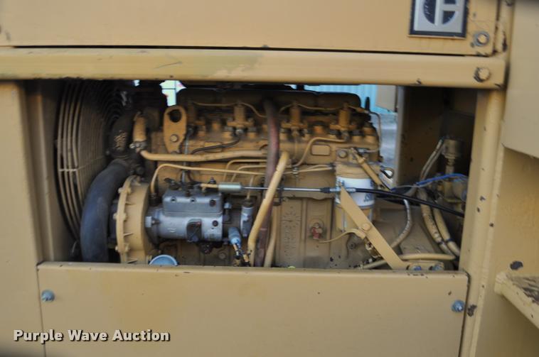 image for item L5061 1990 Caterpillar CP-323 single drum roller