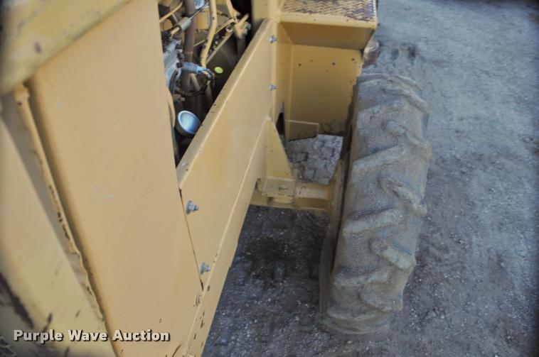 image for item L5061 1990 Caterpillar CP-323 single drum roller