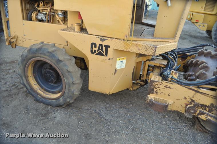image for item L5061 1990 Caterpillar CP-323 single drum roller