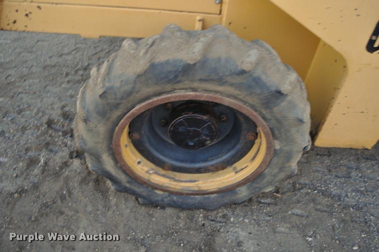 image for item L5061 1990 Caterpillar CP-323 single drum roller