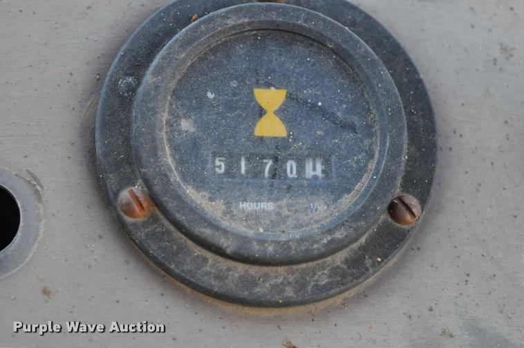 image for item L5061 1990 Caterpillar CP-323 single drum roller