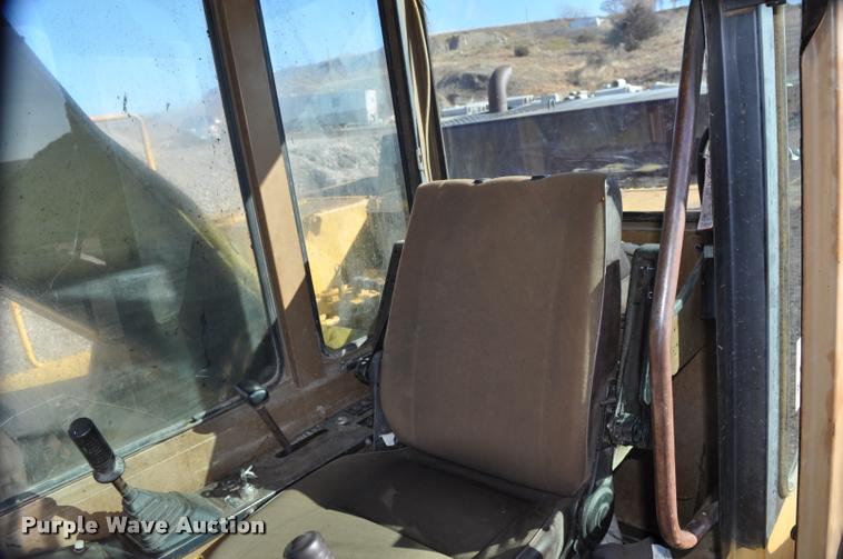 image for item L5062 1989 Caterpillar EL200B excavator