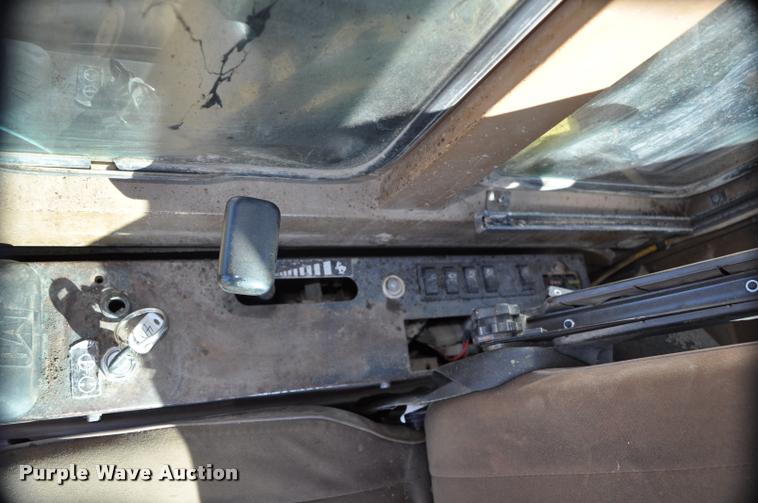 image for item L5062 1989 Caterpillar EL200B excavator