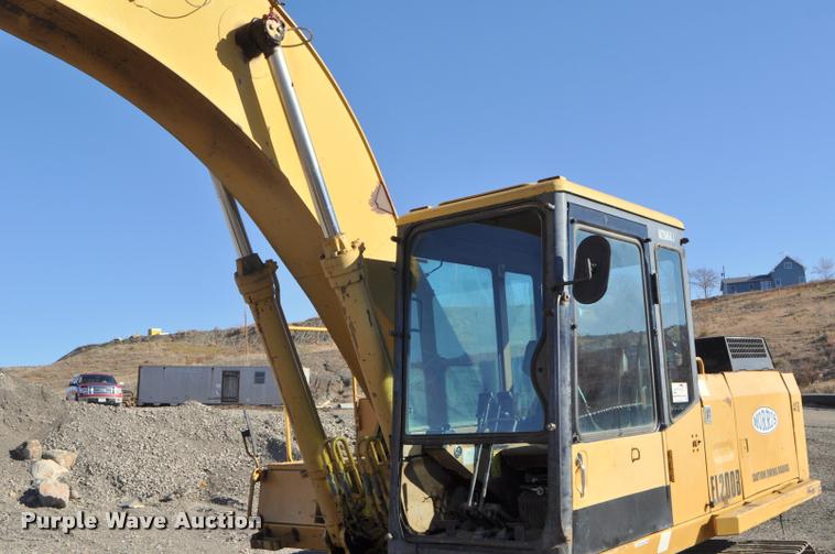 image for item L5062 1989 Caterpillar EL200B excavator