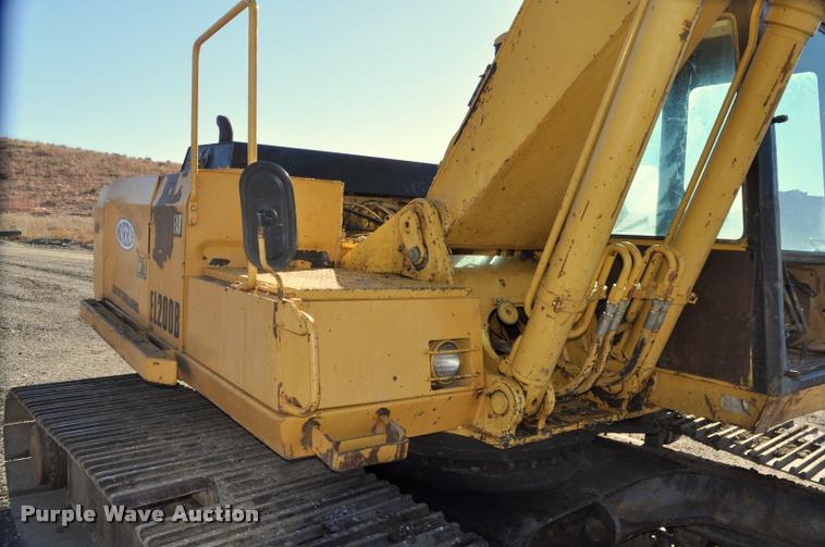 image for item L5062 1989 Caterpillar EL200B excavator
