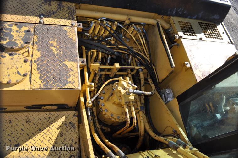 image for item L5062 1989 Caterpillar EL200B excavator