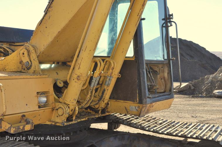 image for item L5062 1989 Caterpillar EL200B excavator