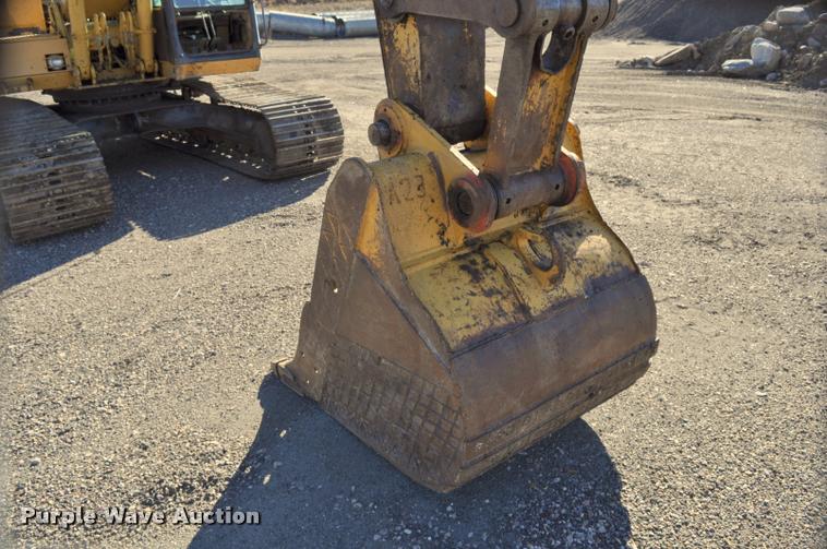 image for item L5062 1989 Caterpillar EL200B excavator