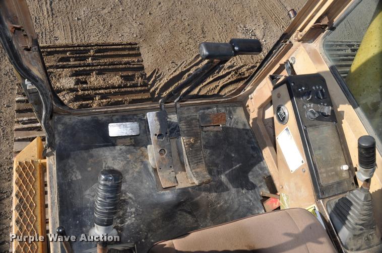 image for item L5063 1990 Caterpillar EL200B excavator