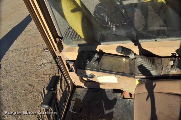 image for item L5063 1990 Caterpillar EL200B excavator