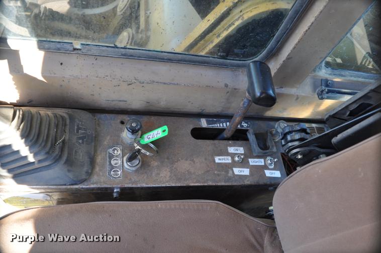 image for item L5063 1990 Caterpillar EL200B excavator