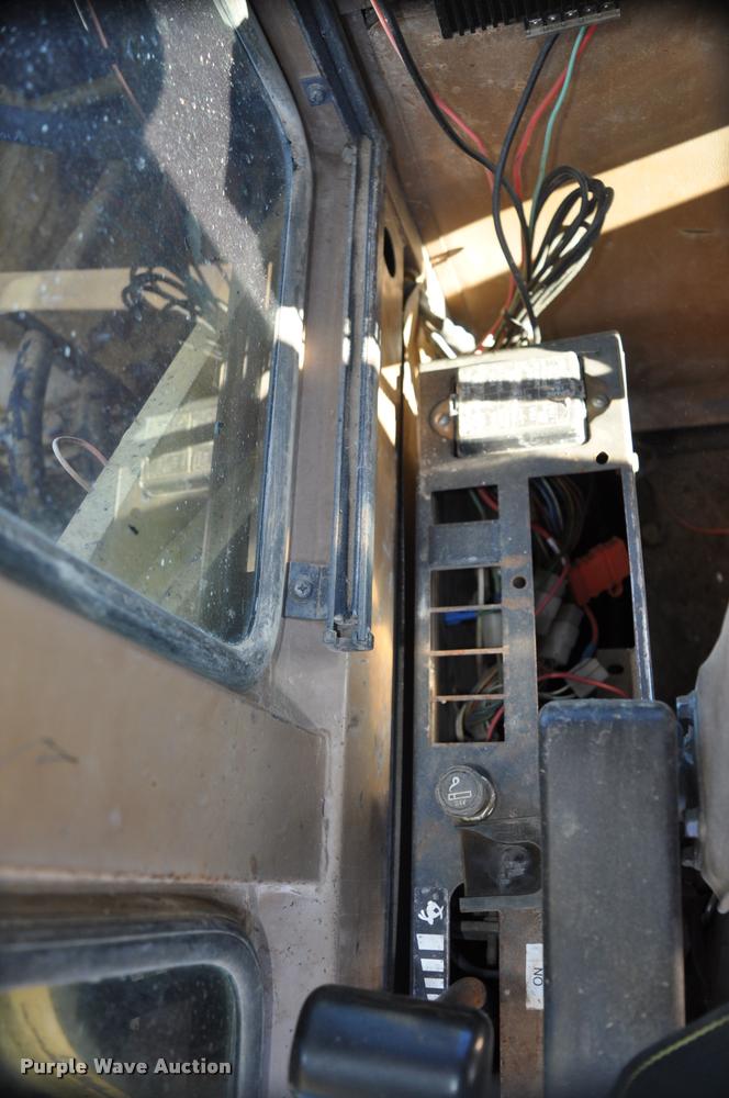 image for item L5063 1990 Caterpillar EL200B excavator