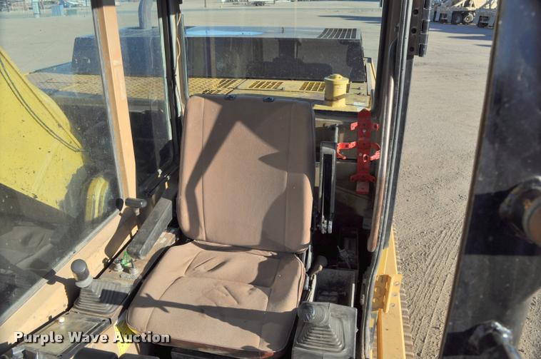 image for item L5063 1990 Caterpillar EL200B excavator