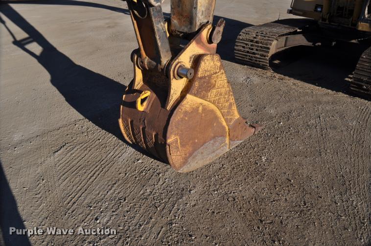 image for item L5063 1990 Caterpillar EL200B excavator