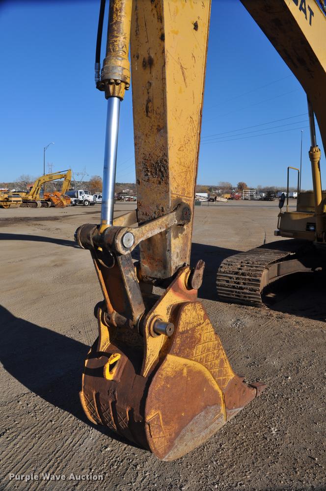 image for item L5063 1990 Caterpillar EL200B excavator