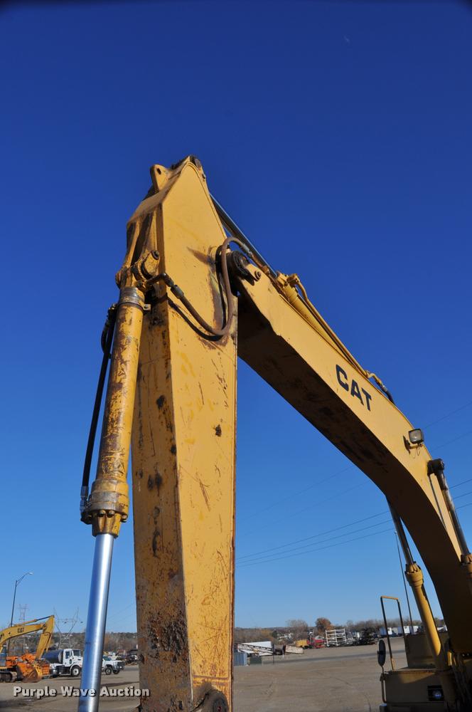 image for item L5063 1990 Caterpillar EL200B excavator
