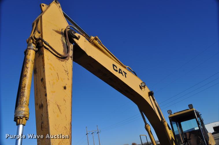 image for item L5063 1990 Caterpillar EL200B excavator