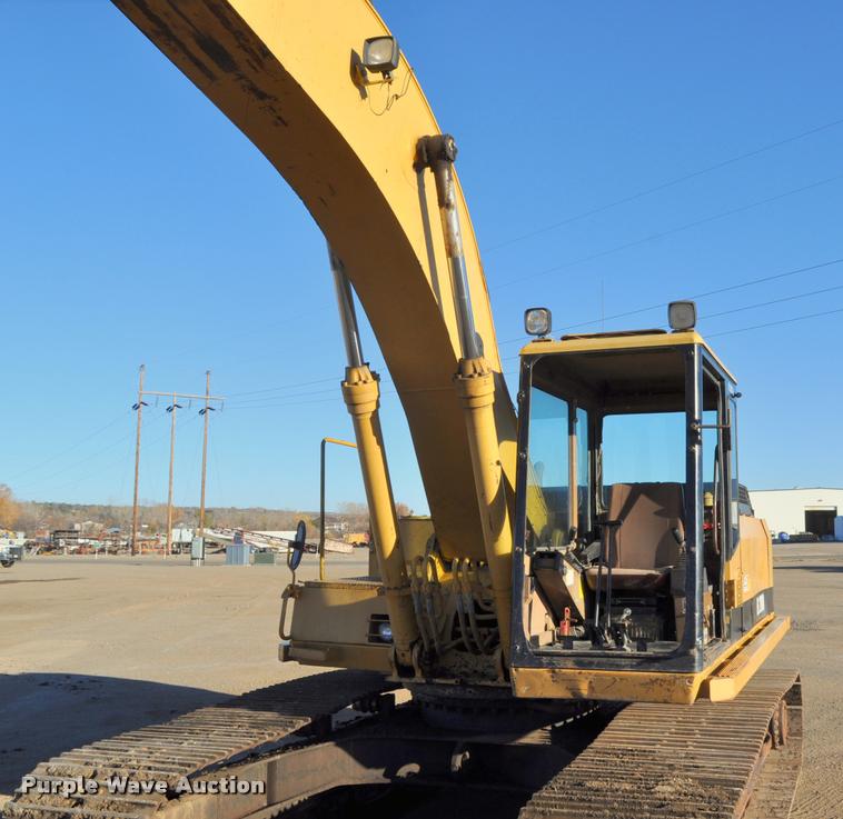 image for item L5063 1990 Caterpillar EL200B excavator