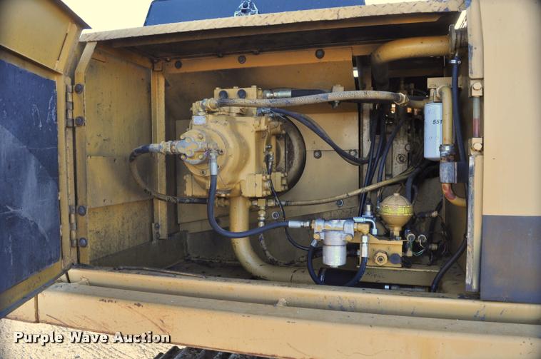 image for item L5063 1990 Caterpillar EL200B excavator