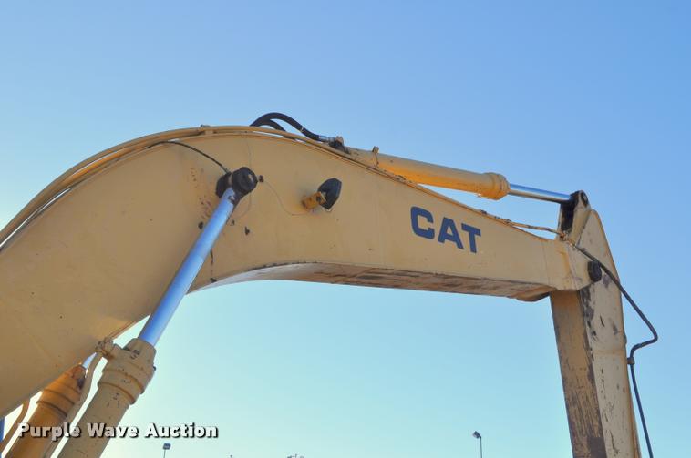 image for item L5063 1990 Caterpillar EL200B excavator