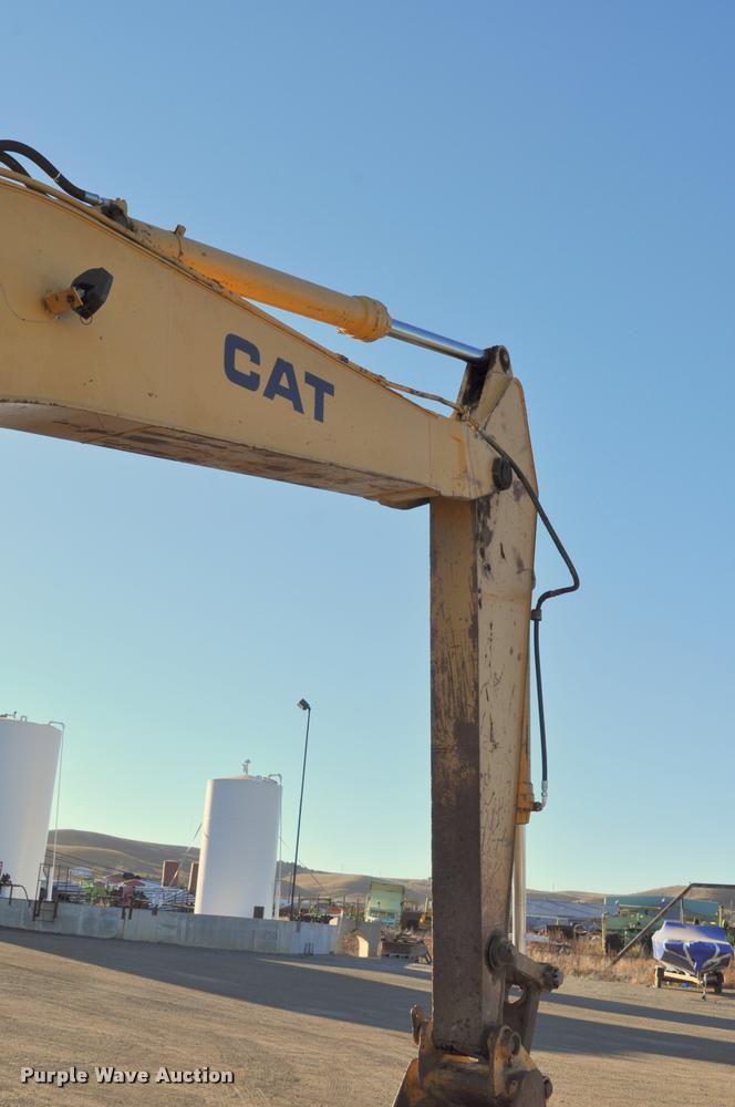 image for item L5063 1990 Caterpillar EL200B excavator