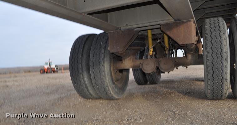 image for item L5064 1977 Raven 54028 flatbed trailer