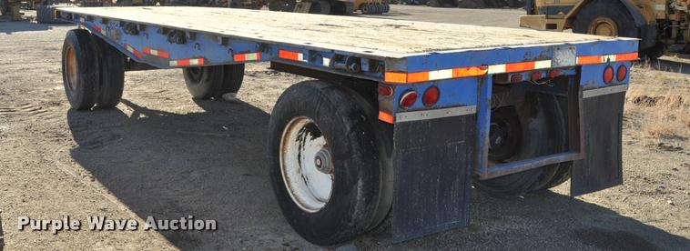 image for item L5065 1979 Freuhauf flatbed trailer