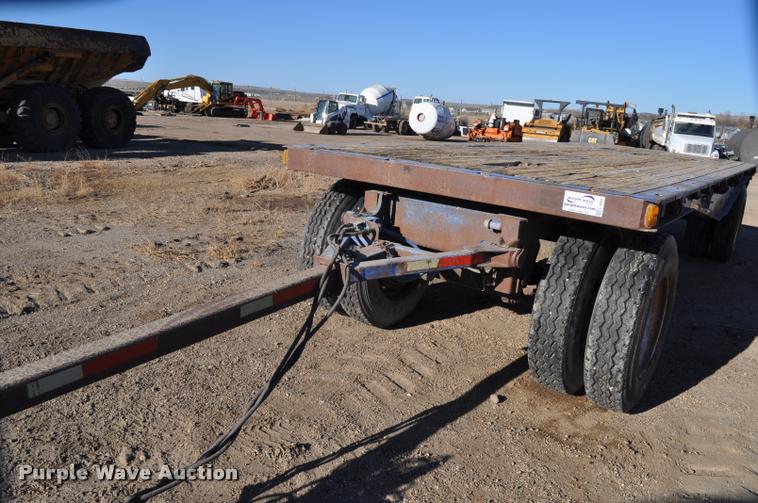 image for item L5065 1979 Freuhauf flatbed trailer