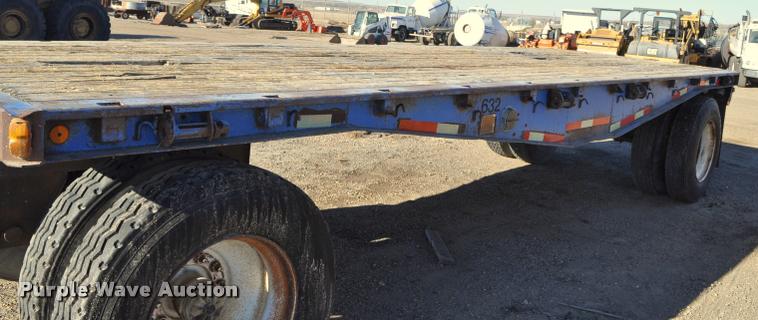 image for item L5065 1979 Freuhauf flatbed trailer