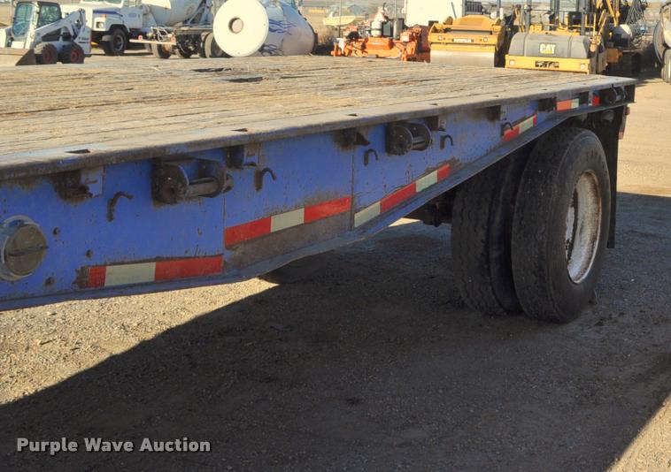 image for item L5065 1979 Freuhauf flatbed trailer