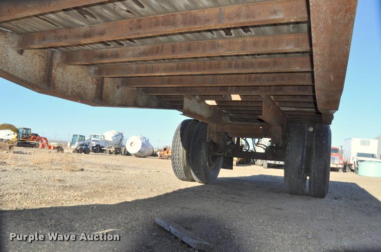 image for item L5065 1979 Freuhauf flatbed trailer