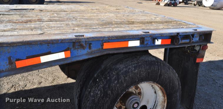 image for item L5065 1979 Freuhauf flatbed trailer