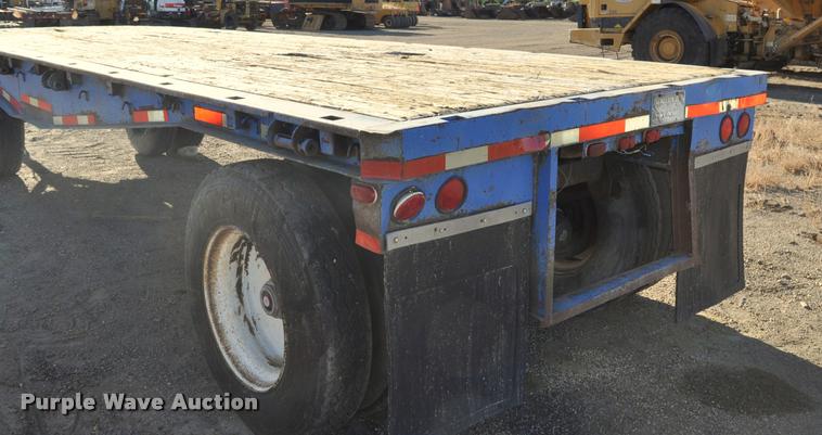 image for item L5065 1979 Freuhauf flatbed trailer