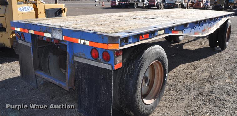 image for item L5065 1979 Freuhauf flatbed trailer
