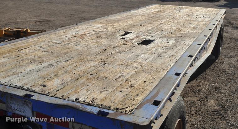 image for item L5065 1979 Freuhauf flatbed trailer