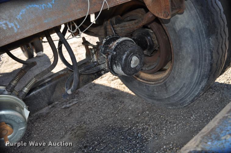 image for item L5065 1979 Freuhauf flatbed trailer