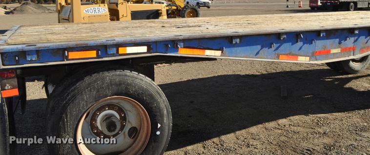 image for item L5065 1979 Freuhauf flatbed trailer