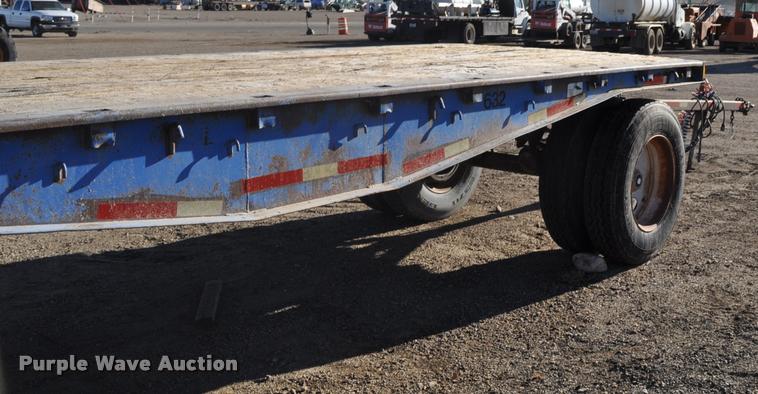 image for item L5065 1979 Freuhauf flatbed trailer