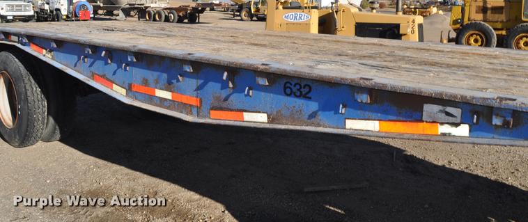 image for item L5065 1979 Freuhauf flatbed trailer