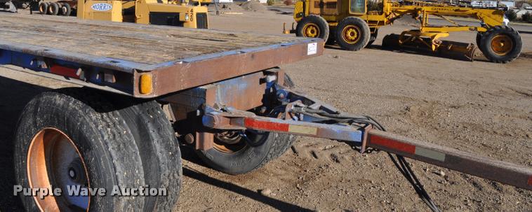 image for item L5065 1979 Freuhauf flatbed trailer