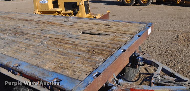 image for item L5065 1979 Freuhauf flatbed trailer