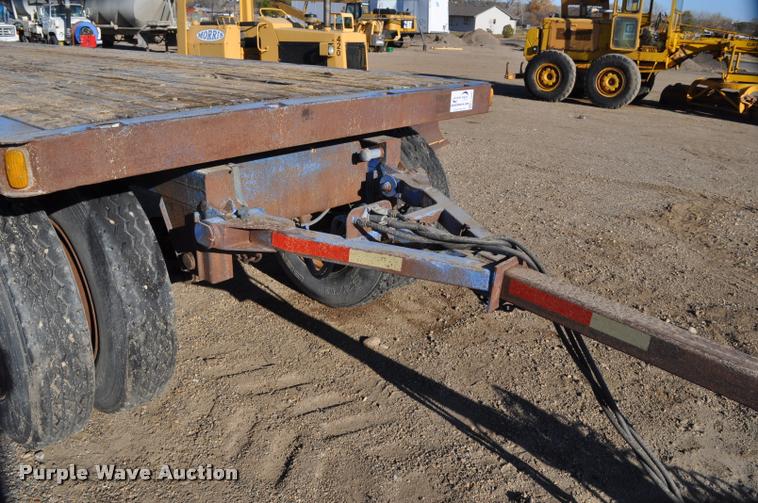 image for item L5065 1979 Freuhauf flatbed trailer