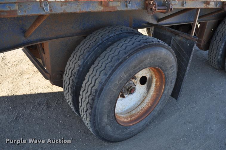 image for item L5073 1978 Transcraft TL-42 flatbed trailer