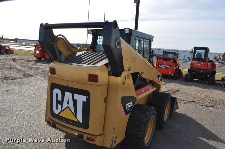 image for item L5078 2009 Caterpillar 252B skid steer