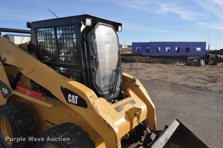 image for item L5078 2009 Caterpillar 252B skid steer