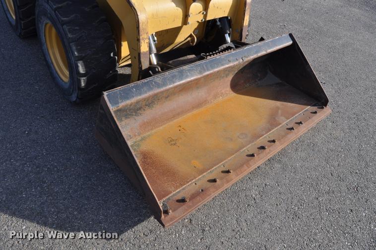 image for item L5078 2009 Caterpillar 252B skid steer