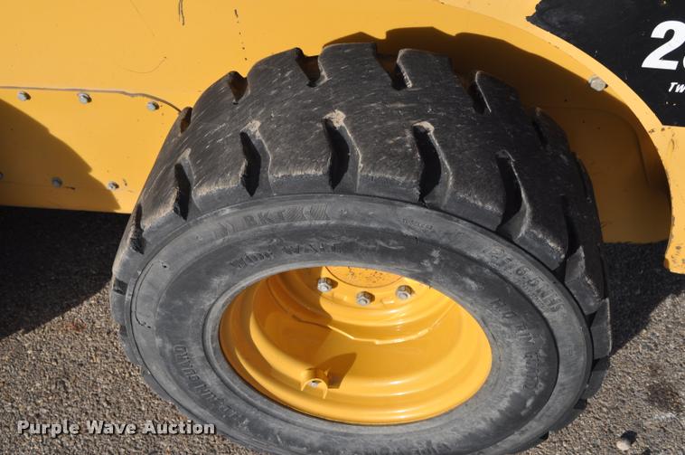 image for item L5078 2009 Caterpillar 252B skid steer