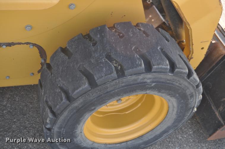 image for item L5078 2009 Caterpillar 252B skid steer